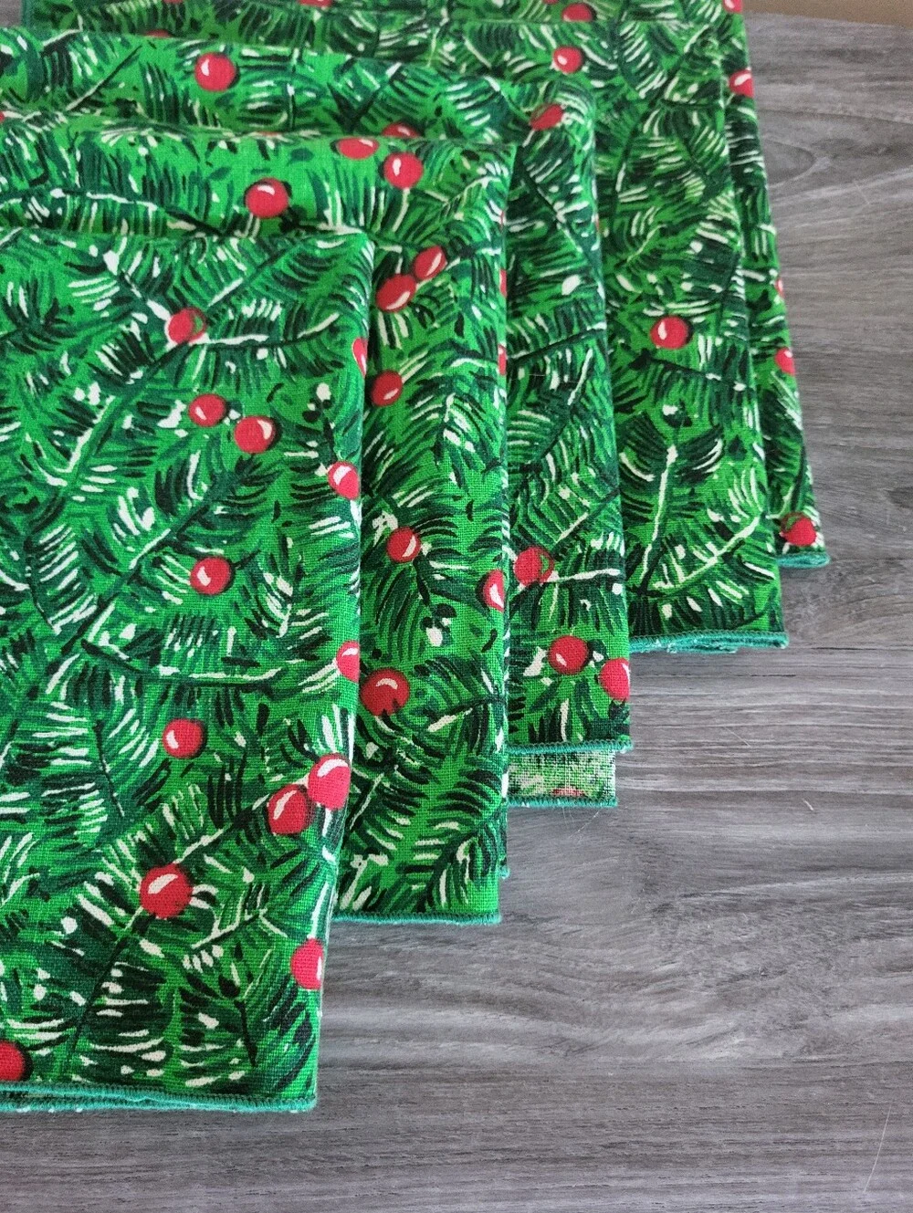 Vintage Holiday Square Cotton Napkins Set Of 5 Green/Red